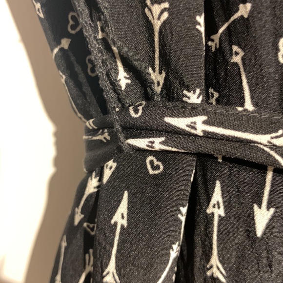 🌟Host Pick🌟 MARCS Australia 100% silk black and white arrows mini dress - Picture 10 of 14